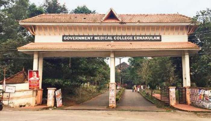 കോവിഡ് രോഗി മരിച്ച സംഭവം; വെന്റിലേറ്റർ ഘടിപ്പിച്ചിരുന്നില്ലെന്ന് ഡോക്ടർ, വെളിപ്പെടുത്തൽ കോവിഡ് രോഗി മരിച്ച സംഭവം; വെന്റിലേറ്റർ ഘടിപ്പിച്ചിരുന്നില്ലെന്ന് ഡോക്ടർ, വെളിപ്പെടുത്തൽ