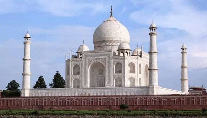 താജ് മഹലിനുള്ളില്‍ കാവിക്കൊടി,  Taj Mahal ഹിന്ദുക്കള്‍ക്ക് വിട്ടുകൊടുക്കണമെന്ന്  ഹിന്ദു ജാഗരണ്‍ മഞ്ച്
