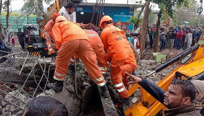 ശവസംസ്കാര ചടങ്ങിനിടെ മേൽക്കൂര തകർന്നു വീണു: 18 മരണം