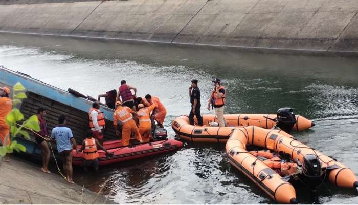 Madhya Pradesh Accident: കനാലിലേക്ക് ബസ് മറിഞ്ഞ് 35 പേർ മരിച്ചു; 7 പേരെ രക്ഷപ്പെടുത്തി 