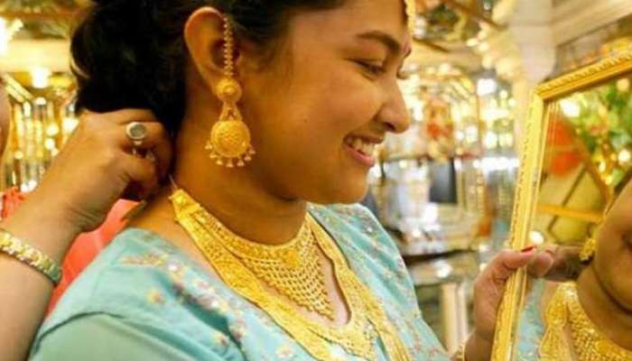  സ്വർണ്ണ വില ഒരു വർഷത്തിനിടയിലെ ഏറ്റവും കുറഞ്ഞ നിരക്കിൽ; കാരണമെന്ത്?