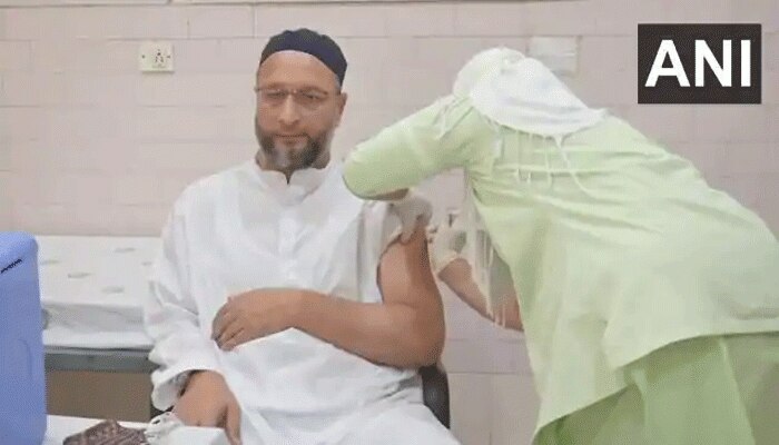 Asaduddin Owaisi: ആദ്യം ചോദ്യം ചെയ്തു,  ഊഴമെത്തിയപ്പോൾ വാക്‌സിൻ സ്വീകരിച്ച്  അസദുദ്ദീൻ ഒവൈസി