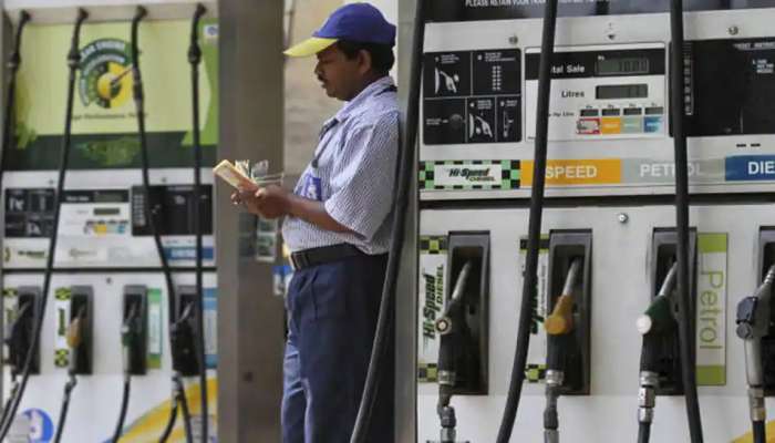 Fuel Price Today : രാജ്യത്ത് ഇന്ധന വില മാറ്റമില്ലാതെ തുടരുന്നു; സംസ്ഥാനത്തെ ഓരോ ജില്ലയിലെയും ഇന്നത്തെ പെട്രോൾ വില ഇങ്ങനെയാണ്