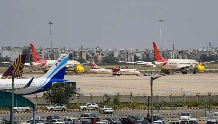 Travel Ban : ഇന്ത്യയിൽ നിന്ന് വിമാനങ്ങൾക്ക് വിലക്ക് ഏർപ്പെടുത്തിയതിന് പിന്നാലെ യുഎഇയിൽ എയർപ്പോർട്ട് വഴിയുള്ള യാത്രക്കാരിൽ 30% ഇടിവ്