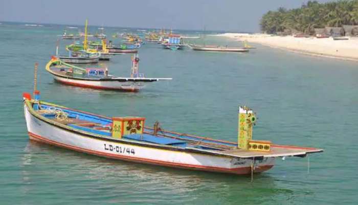 ലക്ഷദ്വീപിൽ വിവാദ നിയമപരിഷ്കാരങ്ങൾ തുടർന്ന് അഡ്മിനിസ്ട്രേറ്റർ; ദ്വീപ് വിഷയത്തിൽ ഇന്ന് സർവ്വകക്ഷി യോ​ഗം