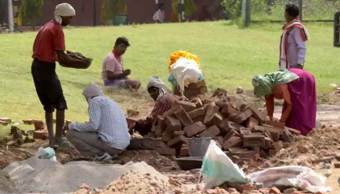 Covid 19 : ക്ഷേമനിധി ബോർഡുകളിൽ അംഗങ്ങളായിട്ടുള്ള തൊഴിലാളികൾക്ക് സർക്കാർ 210 കോടി രൂപയുടെ ധനസഹായം അനുവദിച്ചു