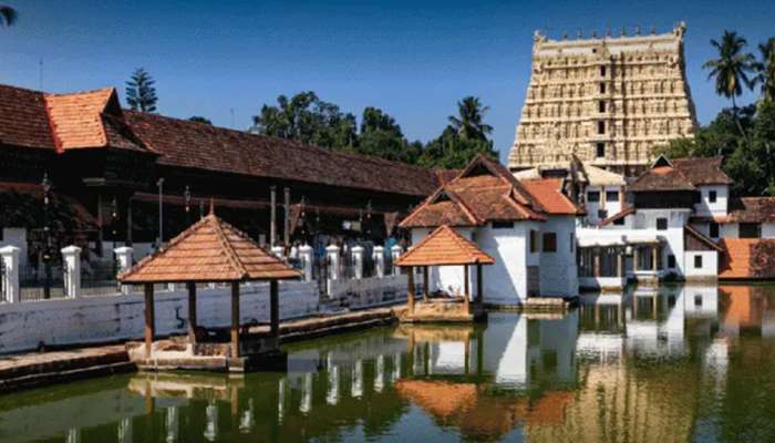 Kerala Unlock : സംസ്ഥാനത്ത് ലോക്ഡൗണിന് ശേഷം ആരാധനാലയങ്ങൾ തുറന്നു; കടുത്ത നിയന്ത്രണങ്ങളൊടെ ഭക്തർക്ക് പ്രവേശനം