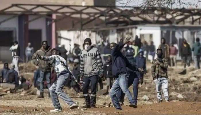 South Africa Violence : സൗത്ത് ആഫ്രിക്കയിൽ മുൻ പ്രസിഡന്റ് ജേക്കബ് സുമയെ ജയിലിൽ അടച്ചതിനെ തുടർന്നുണ്ടായ സംഘർഷത്തിൽ 72 പേർ കൊല്ലപ്പെട്ടു