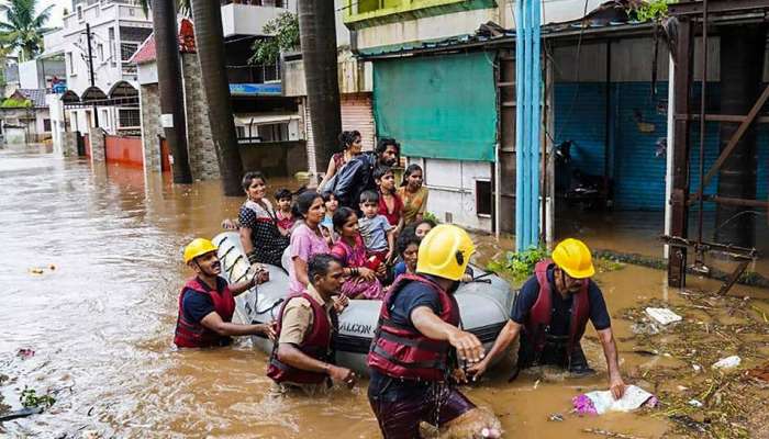 Maharashtra Rain : കനത്ത മഴയെയും മണ്ണിടിച്ചിലിനെയും തുടർന്ന് മഹാരാഷ്ട്രയിൽ 76 പേർ മരിച്ചു; 90,000 പേരെ മാറ്റി പാർപ്പിച്ചു