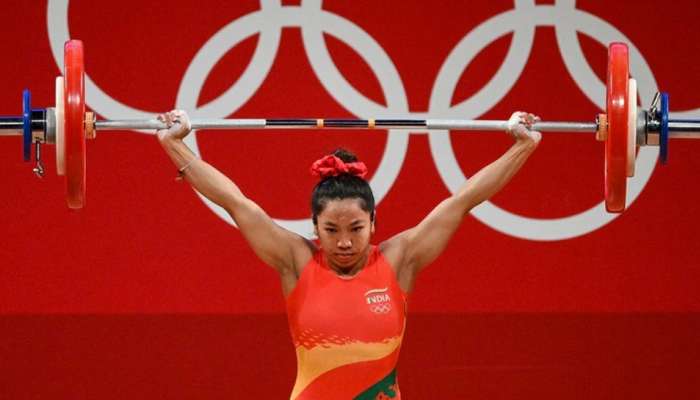 Tokyo Olympics 2020 : ഇന്ത്യക്ക് ആദ്യ മെഡൽ, വെയ്റ്റ്ലിഫ്റ്റിങിൽ മീരാബായി ചാനു വെള്ളി സ്വന്തമാക്കി