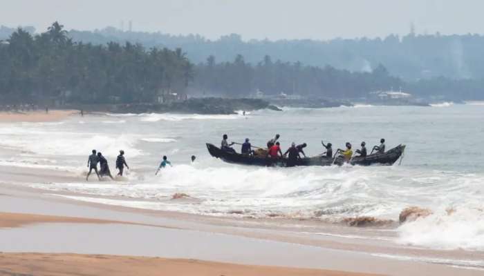 Alert : കേരള തീരത്ത് ഉയർന്ന തിരമാലയ്ക്ക് സാധ്യത; മത്സ്യതൊഴിലാളികൾക്ക് ജാഗ്രത നിർദ്ദേശം