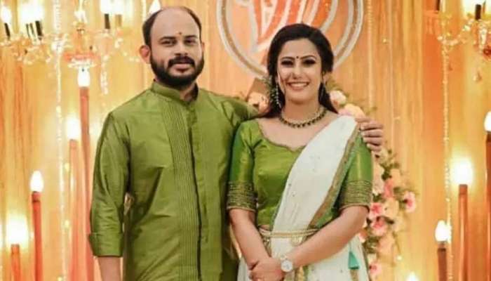 Devika Engagement: നടി ദേവികയും സംഗീത സംവിധായകന്‍ വിജയ് മാധവും ഒന്നിക്കുന്നു,  വിവാഹനിശ്ചയ ചിത്രങ്ങള്‍ വൈറല്‍