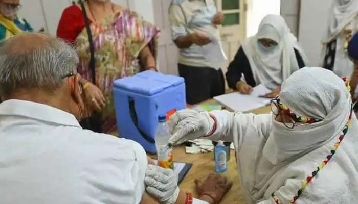 Record vaccination: രാജ്യത്ത് ഇന്ന് റെക്കോർഡ് വാക്സിനേഷൻ; 90 ലക്ഷം പേർ വാക്സിൻ സ്വീകരിച്ചതായി ആരോ​ഗ്യമന്ത്രി