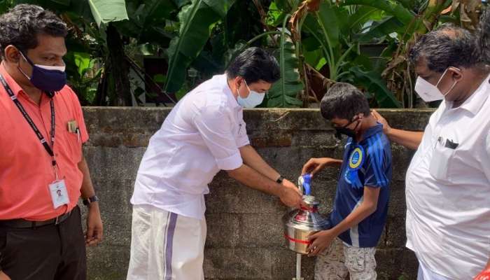 "ആന്റണി രാജു അങ്കിള്‍ ഫോണ്‍ തന്നു, റോഷി അങ്കിള്‍ ഇപ്പൊ വെള്ളവും" ഭിന്നശേഷി കുട്ടികള്‍ക്ക് സൗജന്യ കുടിവെള്ള കണക്ഷന്‍ പദ്ധതിക്ക് തുടക്കമായി