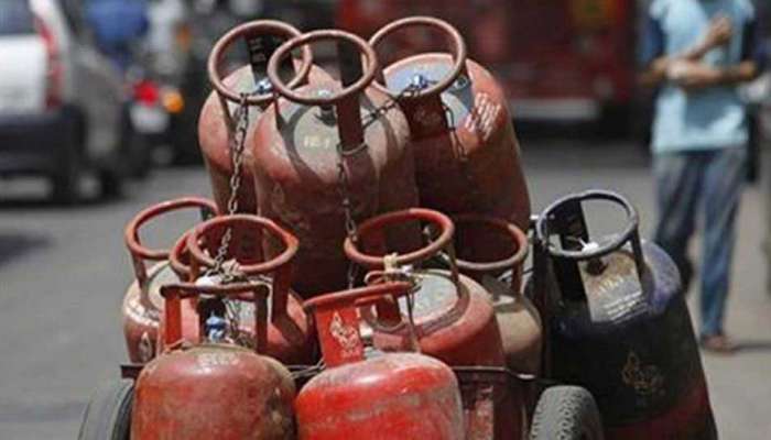 LPG Price Hike: പാചക വാതക വില കുതിക്കുന്നു;  സിലിണ്ടറിന് കൂടിയത് 43.5 രൂപ!