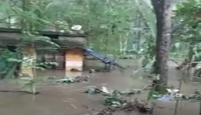 Heavy Rain: തിരുവനന്തപുരം വിതുരയിൽ മലവെള്ളപ്പാച്ചിലിൽ ഒരു വീട് പൂർണമായും 15 വീടുകൾ ഭാ​ഗികമായും തകർന്നു