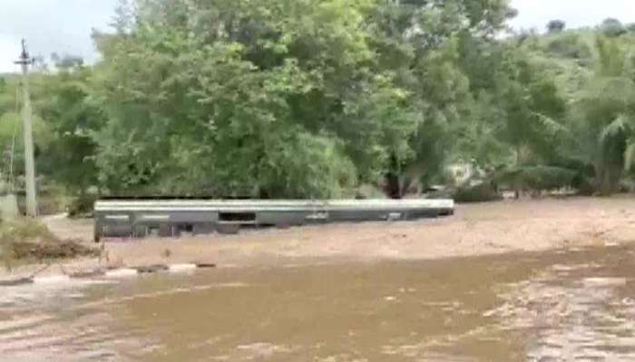 Andhra flood: ആന്ധ്രാപ്രദേശിൽ കനത്ത മഴ; ബസുകൾ ഒഴുക്കിൽപ്പെട്ട് 12 പേർ മരിച്ചു, 18 പേരെ കാണാതായി