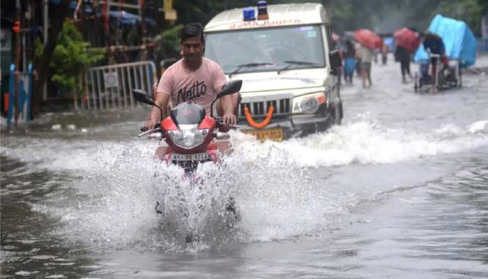 Bengaluru floods: കനത്ത മഴയെ തുടർന്ന് ബം​ഗളൂരുവിൽ വെള്ളപ്പൊക്കം