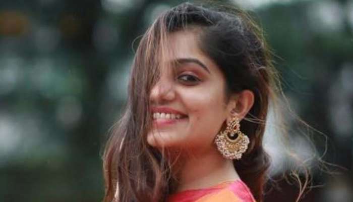 Actress Arya : ഞങ്ങൾക്കും സ്വകാര്യ ജീവിതം ഉണ്ട്; വെറുതെ വിടണം : ആര്യ 