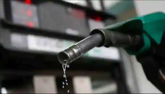 Petrol Price In Delhi: BJP ഭരിക്കുന്ന സംസ്ഥാനങ്ങളെ  കടത്തിവെട്ടി  കേജ്‌രിവാള്‍, അർദ്ധരാത്രി മുതൽ ഡൽഹിയിൽ പെട്രോൾ വില 8 രൂപ കുറയും ..!! 