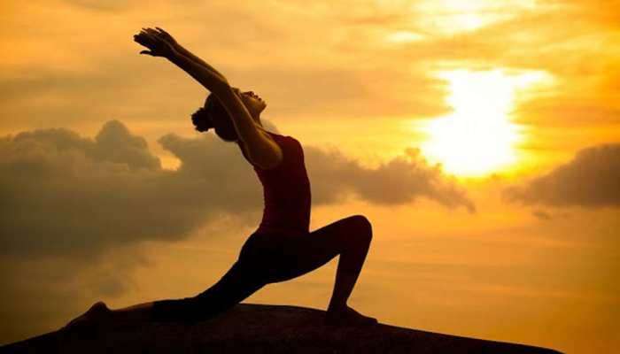 Surya Namaskar Benefits: ശരീരഭാരം കുറയ്ക്കും, വിഷാദരോഗത്തില്‍ നിന്നും മുക്തി, പതിവാക്കാം സൂര്യ നമസ്‌കാരം 