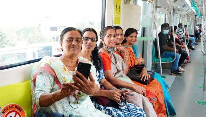 Women's Day 2022 : വനിത ദിനത്തെ ട്രാവല്‍ ദിനമാക്കി കൊച്ചിക്കാര്‍; മെട്രോയിലെ സൗജന്യയാത്ര ആസ്വദിച്ച് സ്ത്രീകള്‍