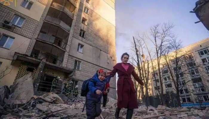 Russia Ukraine war: അച്ഛനും അമ്മയും എത്തുമോയെന്ന് കാത്ത് 21 കുഞ്ഞോമനകൾ ബോംബ് ഷെൽട്ടറിൽ; ദശരഥം സിനിമയുടെ കഥയ്ക്ക് സമാനമായ യുക്രൈനിലെ കുട്ടികളുടെ കഥയറിയാമോ?