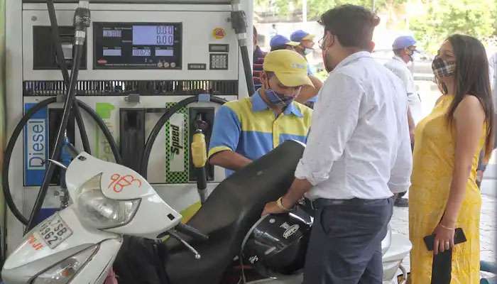 Petrol Diesel Price Hike: ഇന്ധനവില കുതിക്കുന്നു; 10 ദിവസത്തിനിടെ ഒൻപതാം തവണയാണ് വർധന; കേരളത്തിൽ ഡീസൽ വില 100 കടന്നു
