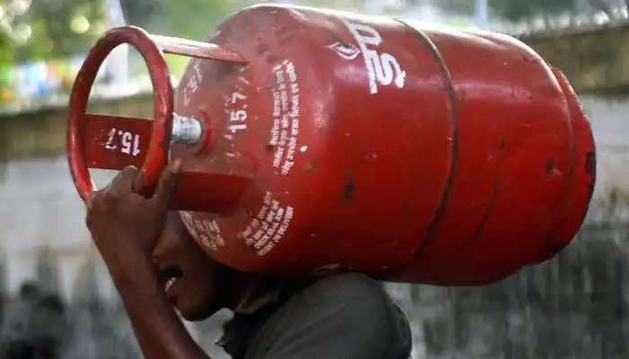 LPG Cylinder Price Hike 1st April 2022:  പാചക വാതക വിലയിൽ വൻ വർധന; വാണിജ്യ സിലിണ്ടറിന് വർധിച്ചത് 250 രൂപ!