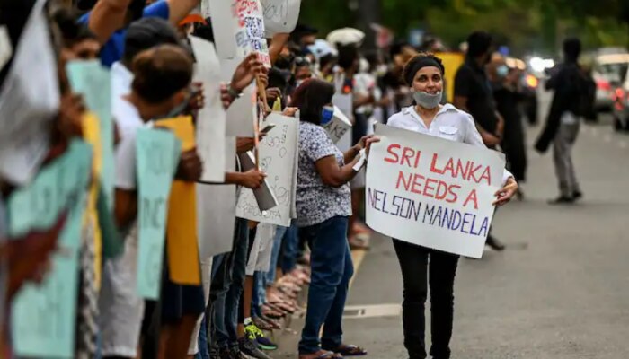 Sri Lanka Crisis: മുല്ലപ്പൂ വിപ്ലവം ലങ്കയിൽ സംഭവിക്കുമോ? ഭയന്ന് ലങ്കൻ ഭരണകൂടം, പ്രതിഷേധം നേരിടാൻ കർഫ്യൂവും അടിയന്തരാവസ്ഥയും 