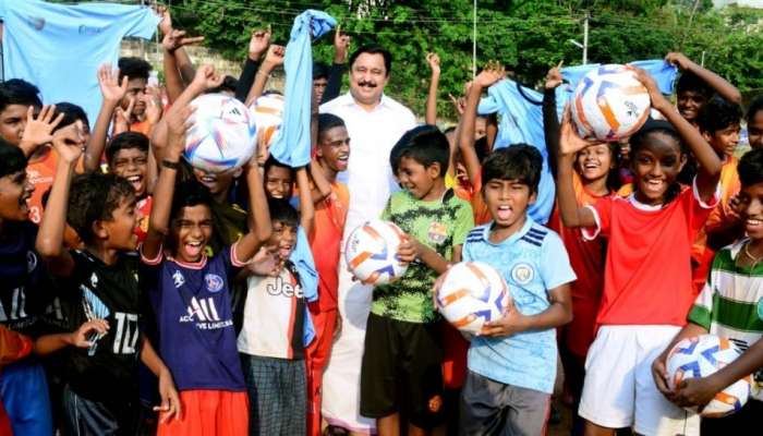 രാജാജി നഗർ ഫുട്‌ബോൾ അക്കാദമിയ്‌ക്ക്‌ കായിക മന്ത്രിയുടെ സമ്മാനമായി അൽ രിഹാല 