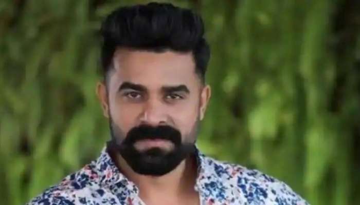 Vijay Babu sexual assault case: വിജയ് ബാബുവിനെതിരായ ബലാത്സം​ഗ കേസ്; നടപടി ചർച്ച ചെയ്യാൻ അമ്മ എക്സിക്യൂട്ടീവ് യോ​ഗം, സസ്പെൻഡ് ചെയ്യണമെന്ന് ആവശ്യം