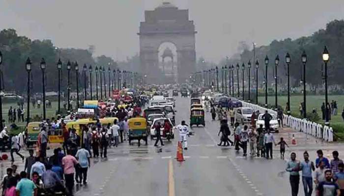 Delhi Rain : ഡൽഹിക്ക് അൽപം ആശ്വാസം; രാജ്യതലസ്ഥാനത്തെ തണുപ്പിച്ച് മഴയും ആലിപ്പഴം വീഴ്ചയും