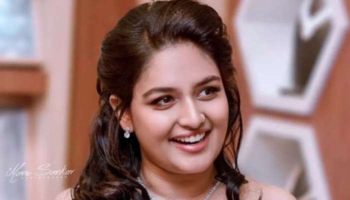 Prayaga Martin:  മാലാഖയെ പോലെ വൈറ്റ് ഗൗണിൽ നടി പ്രയാഗ മാർട്ടിൻ; ചിത്രങ്ങൾ കാണാം