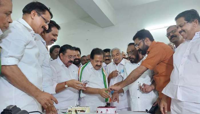 Thrikkakkara By Election Result 2022  : സെഞ്ച്വറി അടിക്കാൻ വന്ന പിണറായി ക്ലീൻ ബൗൾഡ് ആയെന്ന് ചെന്നിത്തല; ജനാധിപത്യ ശൈലി പുനഃസ്ഥാപിക്കാൻ പിണറായി തയ്യാറാകണമെന്ന് ഉമ്മൻചാണ്ടി