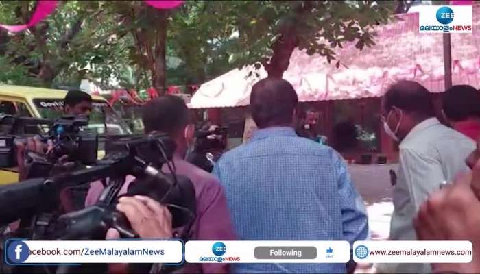 Education Minister V sivankutty eats food with children at school