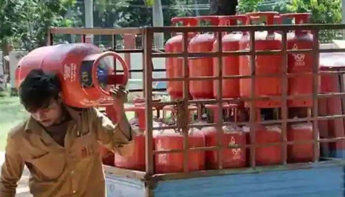 Free LPG cylinder: റേഷന്‍ കാര്‍ഡ് ഉടമകള്‍ക്ക് ഗ്യാസ് സിലിണ്ടര്‍ ഫ്രീ...!! 