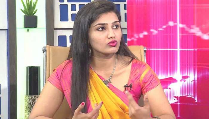 Renu Raj: പെരുമഴയത്ത് കുട്ടികള്‍ സ്കൂളില്‍ എത്തിക്കഴിഞ്ഞപ്പോള്‍ ദേ അവധി പ്രഖ്യാപിച്ച് കലക്ടര്‍...!! പിന്നെ പൊങ്കാല പൂരം... 