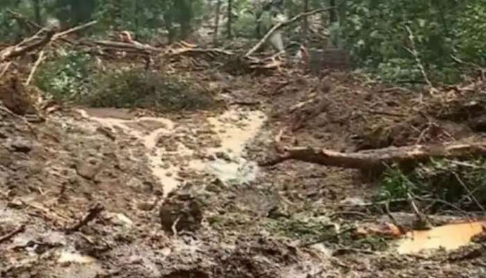 Landslide In Idukki: മൂന്നാറിൽ ഉരുൾപ്പൊട്ടൽ; ഒരു ക്ഷേത്രവും 2 കടകളും മണ്ണിനടിയിൽ! 