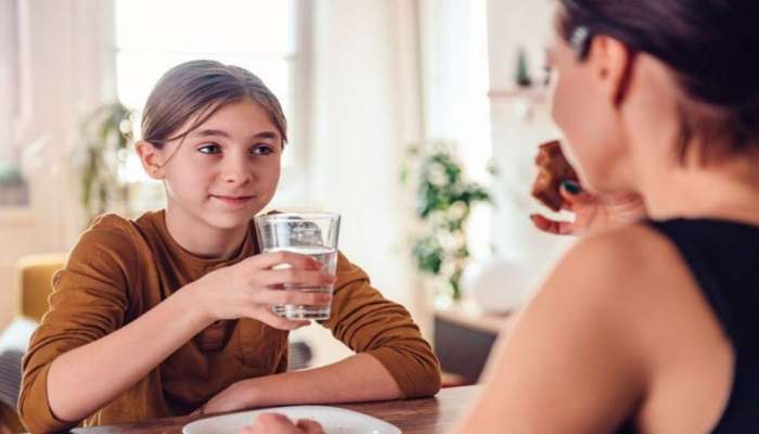 Drinking water: ഭക്ഷണ സമയത്ത് വെള്ളം കുടിയ്ക്കുന്നത്‌ ആരോഗ്യത്തെ ബാധിക്കുമോ? 