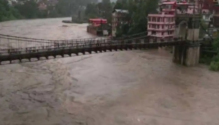 Rain: ഹിമാചലിലും ഉത്തരാഖണ്ഡിലും ദുരിത പെയ്ത്ത്; വെള്ളപ്പൊക്കത്തിലും മണ്ണിടിച്ചിലും 25 മരണം