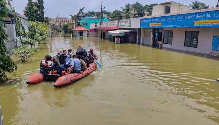 Karnataka Rain: ബെംഗളൂരു നഗരം വെള്ളക്കെട്ടില്‍, ഐടി മന്ത്രി സോഫ്റ്റ്‌വെയർ കമ്പനികളുമായി കൂടിക്കാഴ്ച നടത്തും 