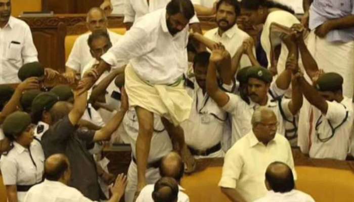 Kerala Assembly Ruckus Case: മന്ത്രി വി ശിവൻകുട്ടിയും ഇപിയുമടക്കമുളള പ്രതികൾ ഇന്ന് വിചാരണ കോടതിയിൽ ഹാജരാകും