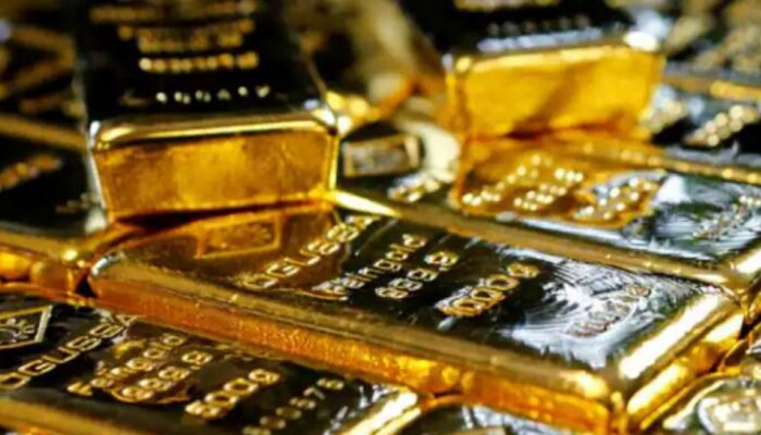 Gold Seized: നെടുമ്പാശേരി വിമാനത്താവളത്തിന് പുറത്ത് പരിശോധന, ഒരു കിലോയോളം സ്വർണം പിടികൂടി