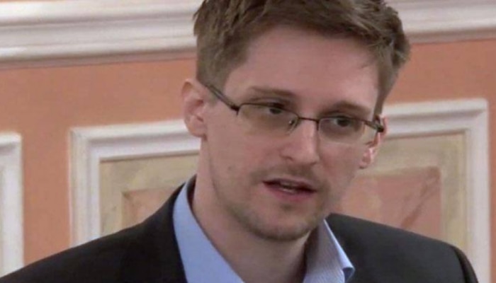 Edward Snowden: എഡ്വേർഡ് സ്നോഡന് റഷ്യൻ പൗരത്വം നൽകി പുടിൻ