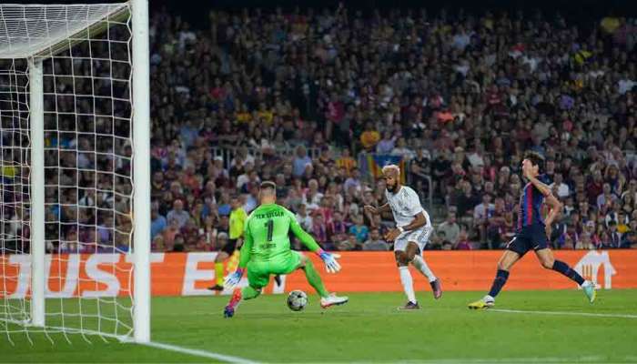 UEFA Champions League : ബാഴ്സയും അയാക്സും യൂറോപ്പയിലേക്ക്; ചാമ്പ്യൻസ് ലീഗിൽ ബയണിനും ഇന്ററിനും ലിവർപൂളിനും ജയം