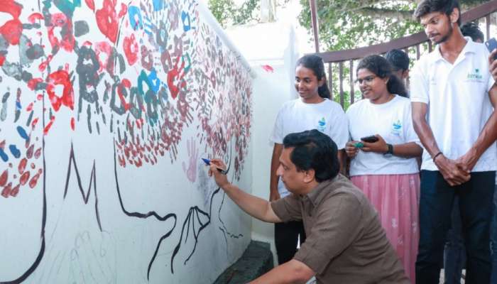 ആക്കുളത്തിന്റെ ചരിത്രം ചിത്രങ്ങളിൽ; നേരിട്ടുകണ്ട് അഭിനന്ദിച്ച് മന്ത്രി