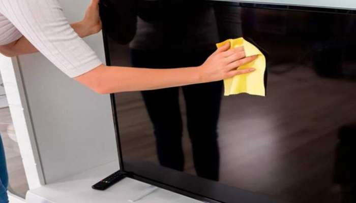 Smart TV Cleaning: എങ്ങിനെ വൃത്തിയാക്കണം നിങ്ങളുടെ വീട്ടിലെ സ്മാർട്ട് ടീവി, ഇത്രയും വഴികൾ