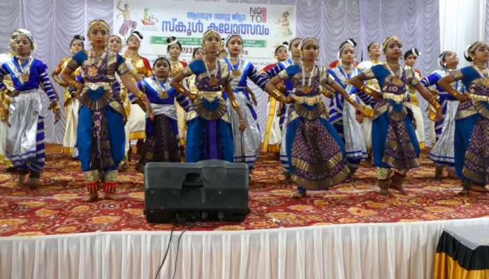 ആലപ്പുഴ റവന്യൂ ജില്ലാ സ്കൂൾ കലോത്സവത്തിന്  തുടക്കം; 8000ലധികം വിദ്യാർത്ഥികൾ മാറ്റുരയ്ക്കും