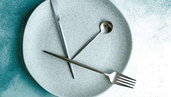 Fasting health benefits: ഭക്ഷണം കഴിക്കുന്നത് പോലെ തന്നെ കഴിക്കാതിരിക്കുന്നതും ആരോ​ഗ്യത്തിന് ​ഗുണം ചെയ്യും; അറിയാം ഉപവാസത്തിന്റെ ​ഗുണങ്ങൾ